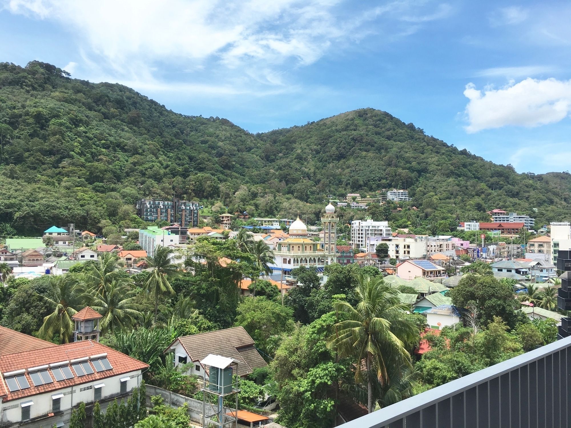 Hotel The Deck Patong